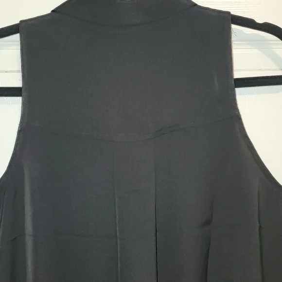 Banana Republic sleeveless blouse - Picture 7 of 8